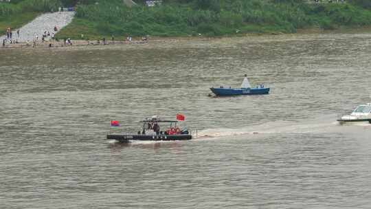 中秋国庆游客激增，重庆武警水上巡逻任务。