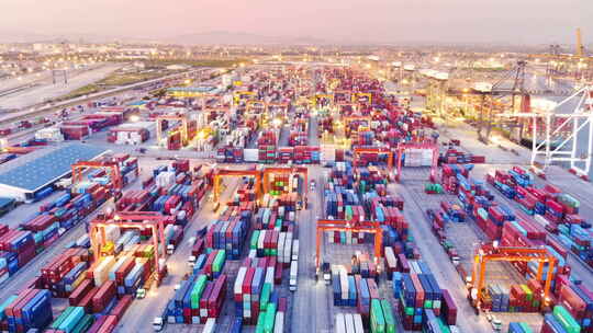 码头港口经济发展延时物流运输