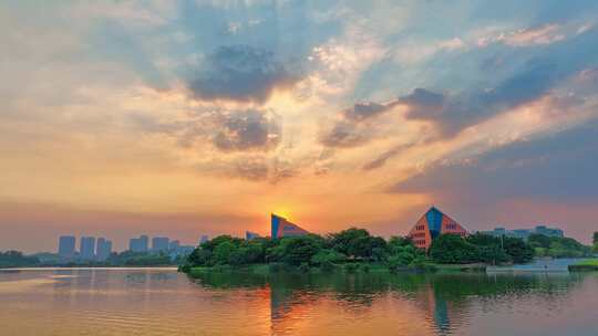 东莞松山湖航拍夕阳中的松山湖落日