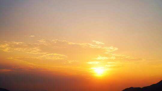 山峰阳光夕阳延时日落黄昏太阳云朵天空晚霞