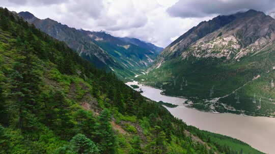 西藏河流山川森林
