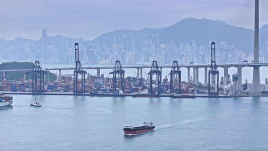 香港港口码头集装箱与桥梁景观