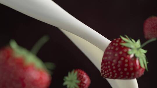 牛奶和草莓相碰撞视频素材模板下载