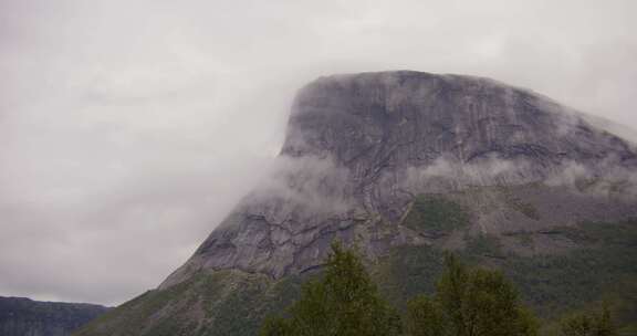 Fog， Lofoten，Mountai