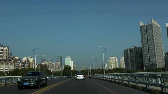 开车行驶在广东高速公路第一视角车窗外风景