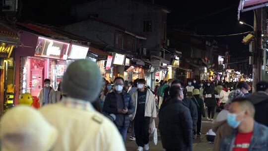 夜晚步行街人流商业街人群泉州西街老街夜景