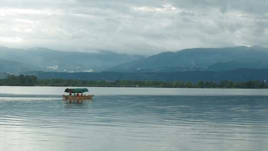 大理洱海湖岸风景