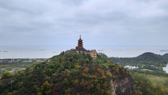 阴天长江边的南通狼山广教禅寺