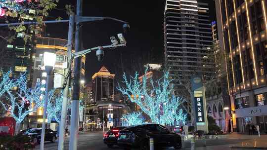 南京西路夜晚城市街道璀璨灯光下的车流景象