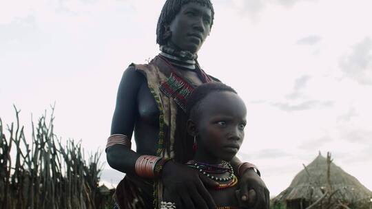 非洲部落母女