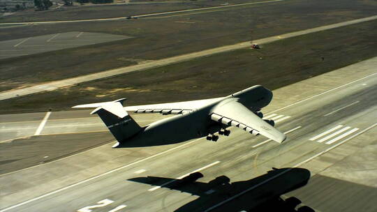 飞机在美国空军司令部着陆视频素材模板下载