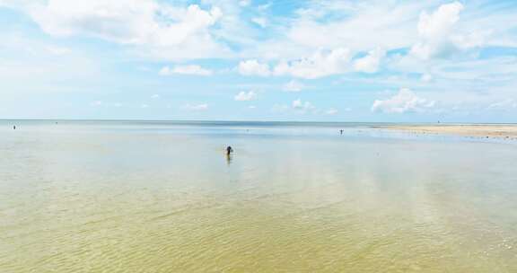 航拍广西北海银滩赶海空旷自然风景