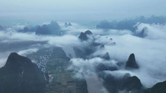 航拍桂林山水风光云雾缭绕