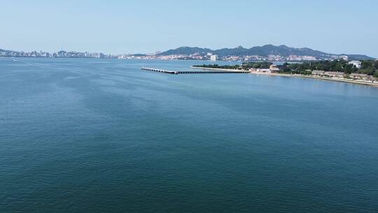 航拍山东威海刘公岛城市海岸风光