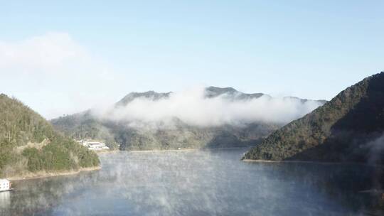 太平湖清晨云雾