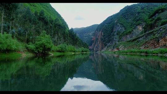 原始森林山河绿水青山