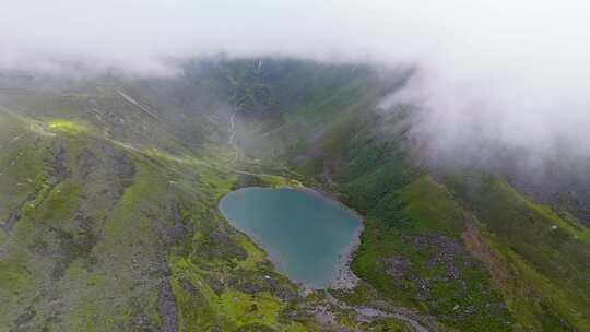 高原地区雪山草甸海子湖泊航拍