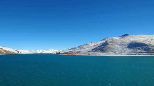 航拍西藏冬季羊卓雍措羊湖纳木错湖水与雪山