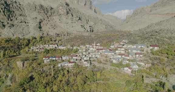 迪亚巴克尔山脉和村庄鸟瞰图