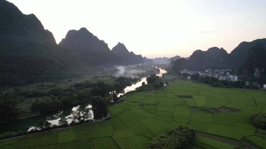 桂林遇龙河稻田