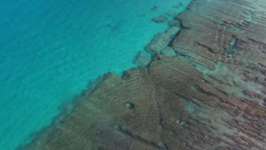 蓝色海洋岩石海岸