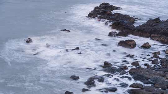 福建平潭海滩礁石浪花延时