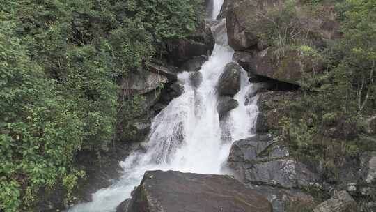 瀑布水流山泉水大自然自然风景自然风光