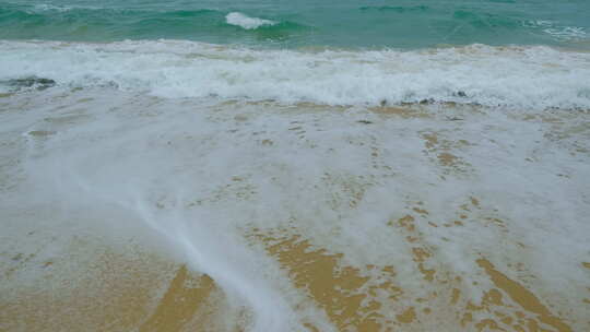 大海沙滩 波涛汹涌的海浪 海边 浪花