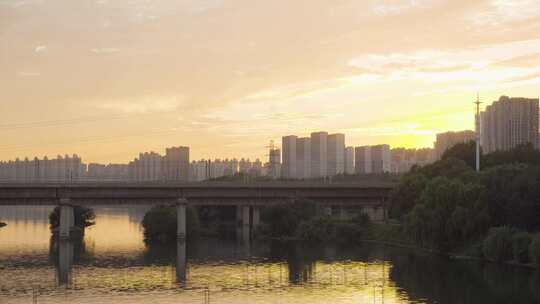 日落晚霞高铁大桥河流