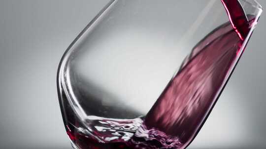 倒酒液体葡萄酒红酒特写慢镜头酒杯高脚杯