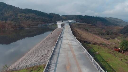 乡村振兴视频云贵地区兴修水利灌溉水库坝梗视频素材模板下载