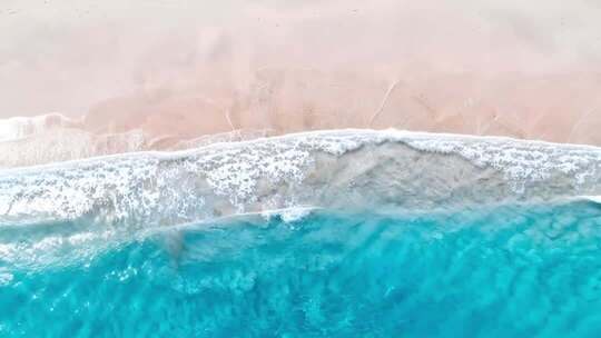 俯拍海滩海浪画面