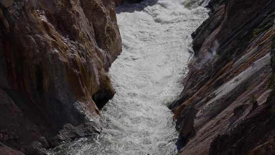 美国风景中的岩石峡谷和河流