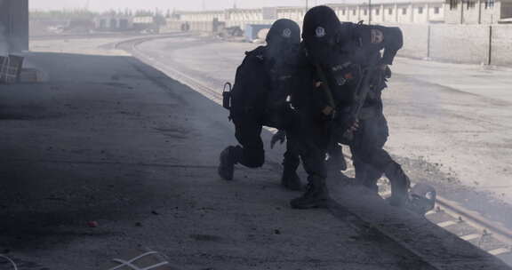 武警特警警察反恐演练抓捕犯罪分子