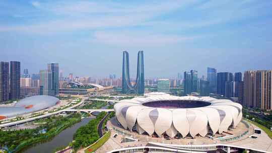 中国浙江杭州奥体中心体育场和杭州之门航拍