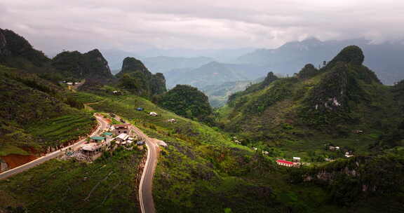 亚洲，越南，河江省，河江环路上的蜿蜒山村