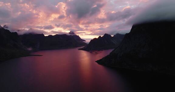 日落海上山丘 挪威峡湾