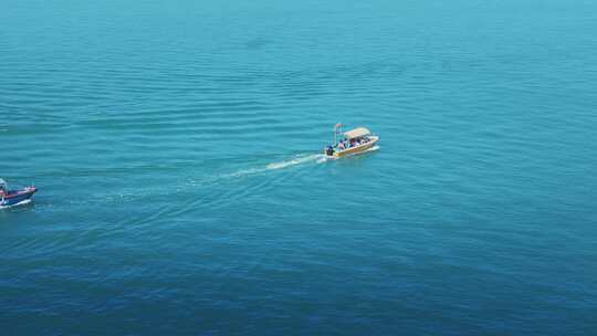 蓝天海滩海边快艇游艇