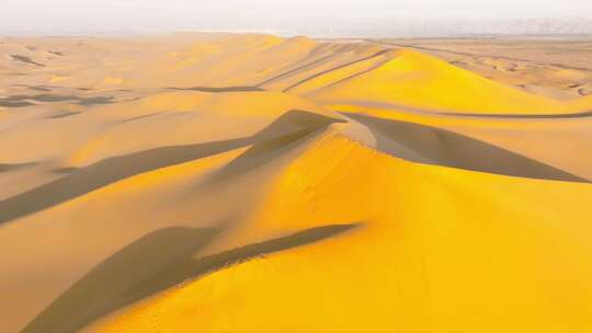 腾格里沙漠日落景观