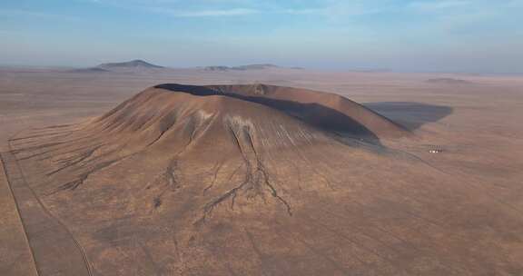 内蒙古马蹄山火山口航拍