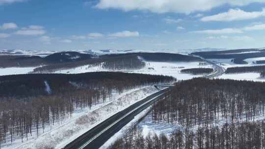 大兴安岭初春雪后的高速公路视频素材模板下载