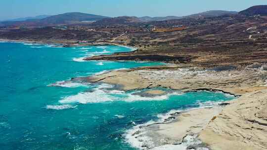 萨拉基尼科海滩。米洛斯岛。希腊。从无人机上观看。白天的海景。