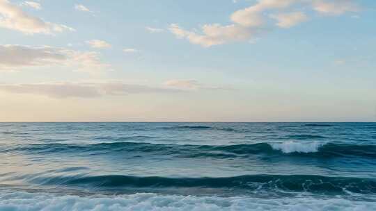 海面波浪与天空云彩景象