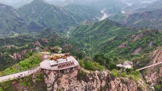 航拍群山山峰