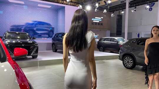 2023齐鲁国际车展，车模靓丽风姿卓越视频素材模板下载