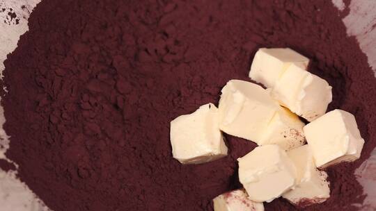 巧克力粉咖啡粉加黄油制作巧克力酱视频素材模板下载