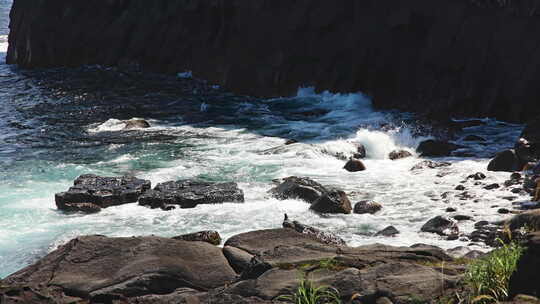 日本城崎海岸海边分光 海浪拍打礁石