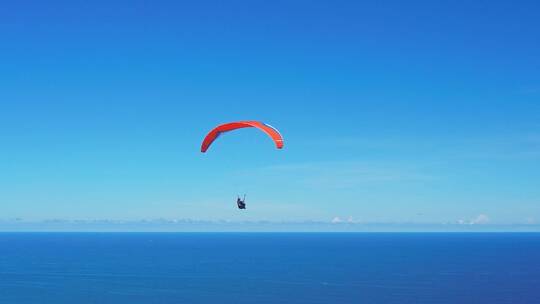 海南万宁海边滑翔伞航拍