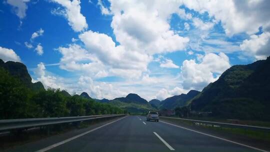 云层上的风景，治愈系风景最美的风景在路上