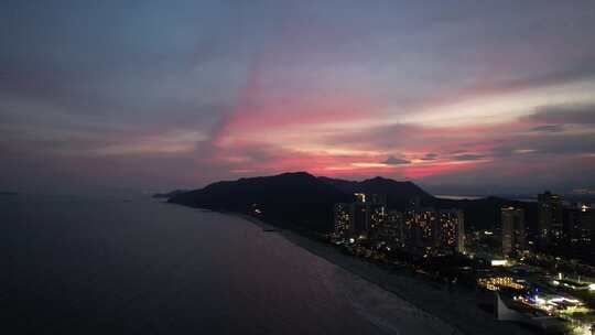 晚霞下的海湾航拍